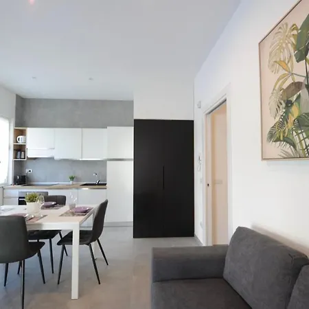 2 50m Dal Mare E Parcheggio Privato Marina di Pietrasanta