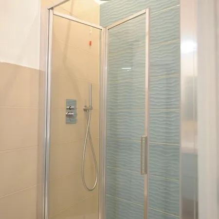 2 50m Dal Mare E Parcheggio Privato Marina di Pietrasanta